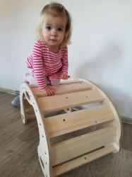 Víceúčelová houpačka dřevěná montessori .