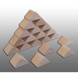 Dřevěná kostka trojúhelník 33x33x20mm .